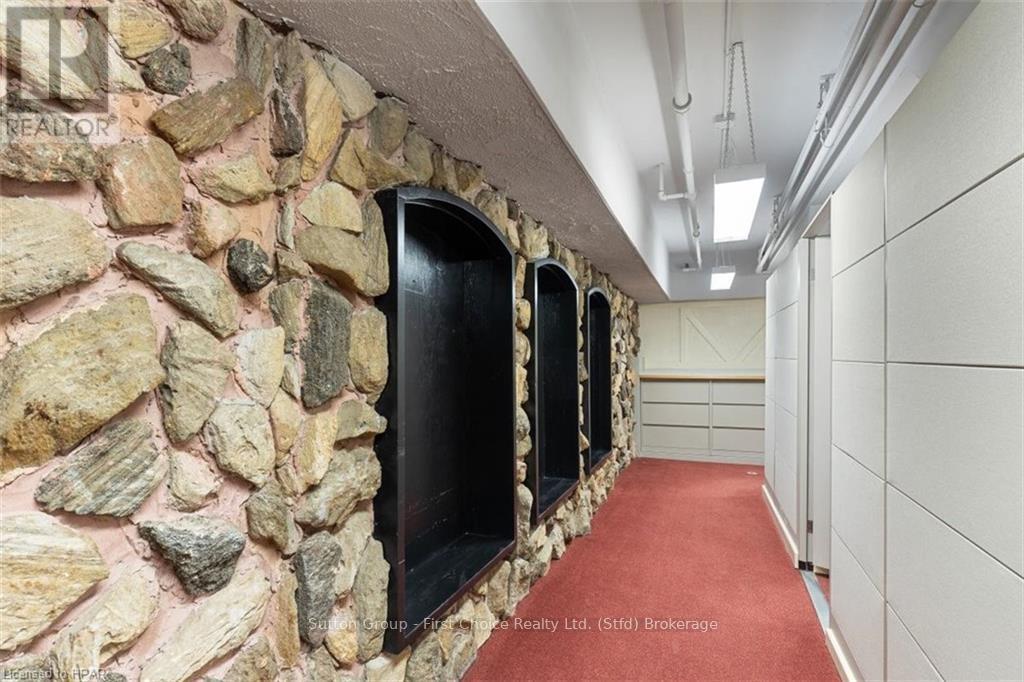 Rear - 107 Erie Street Property Photo 31