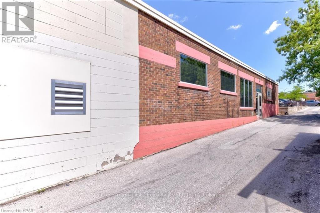 Rear - 107 Erie Street Property Photo 39