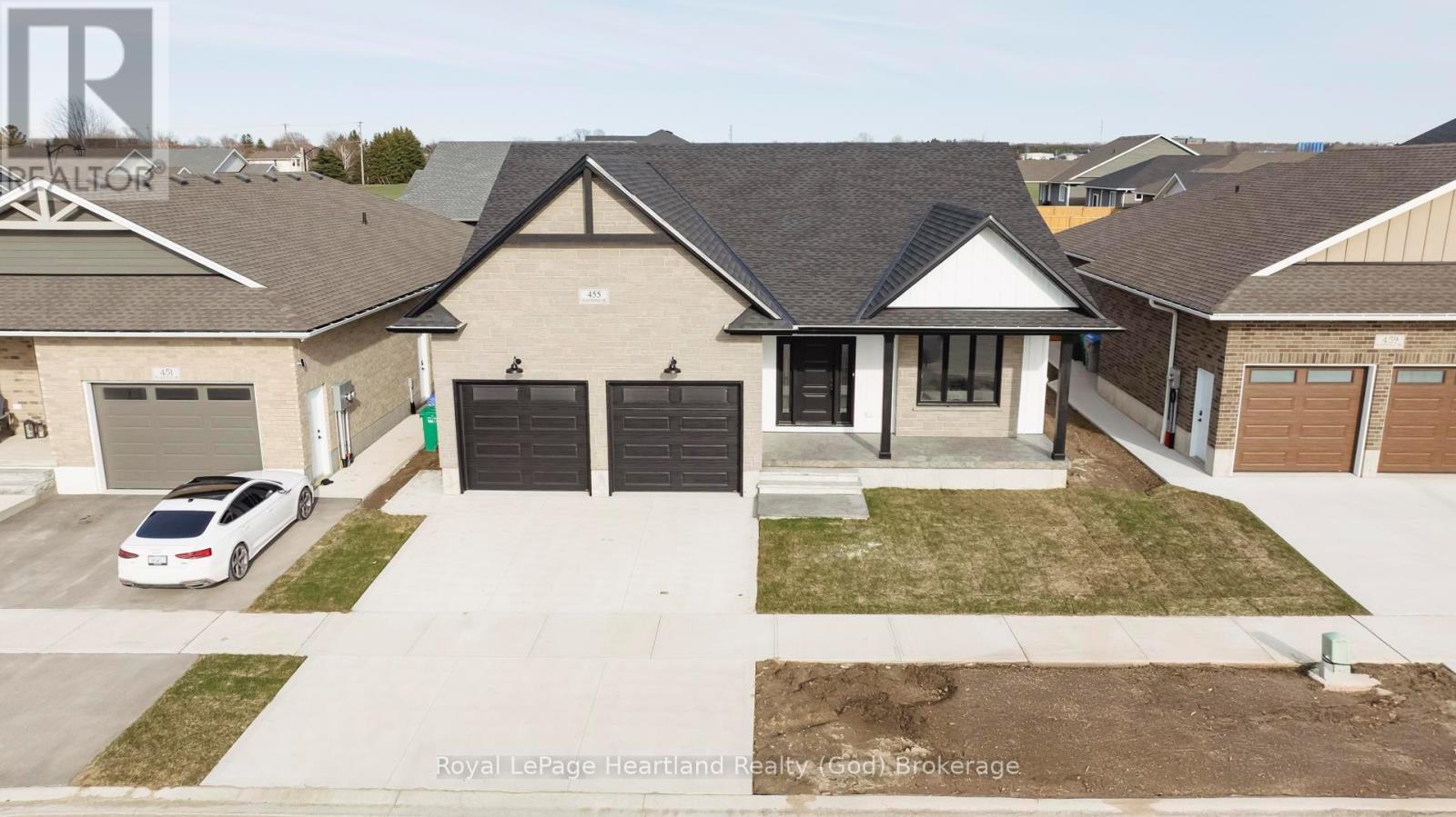 455 Woodridge Drive Property Photo 1