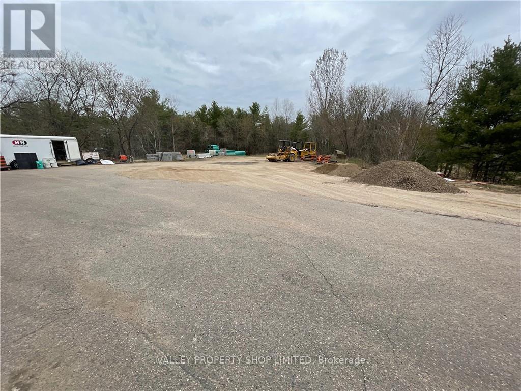 3532 Petawawa Boulevard Property Photo 10