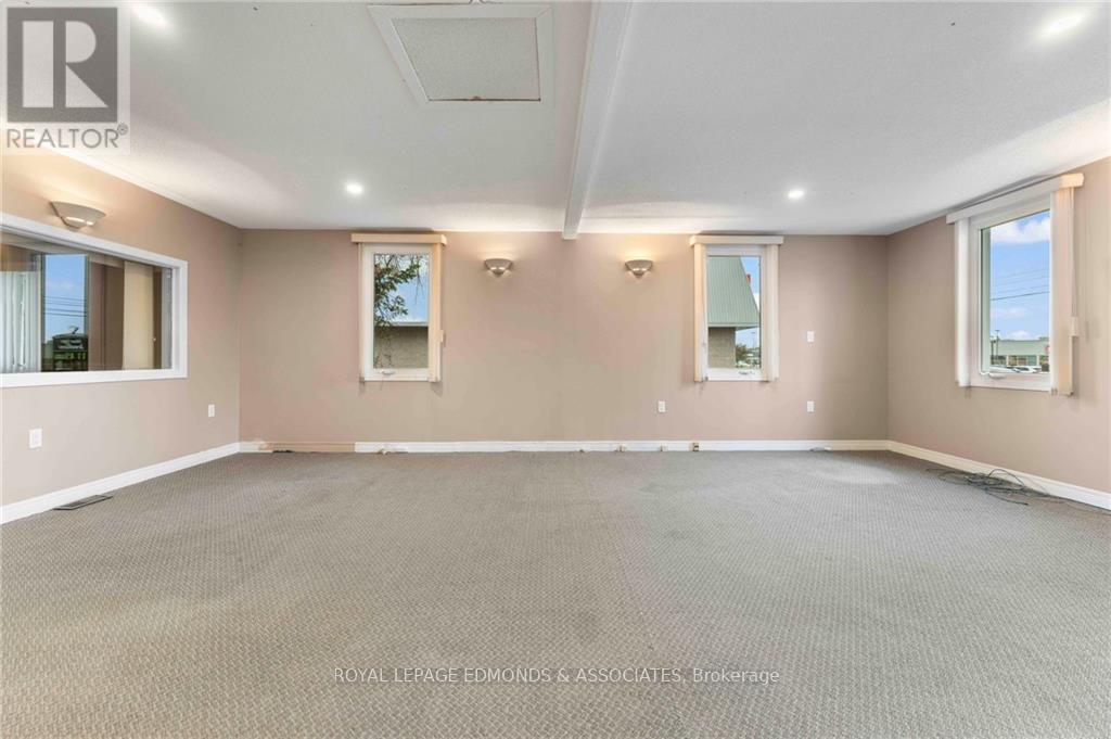 856 Pembroke Street E Property Photo 6