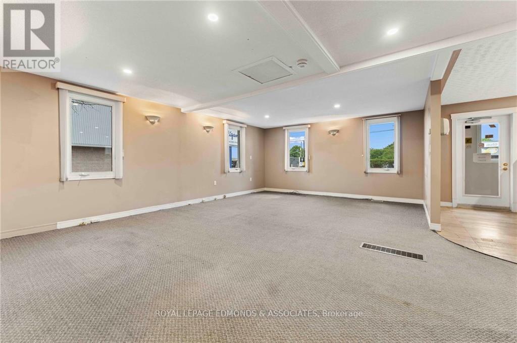 856 Pembroke Street E Property Photo 7