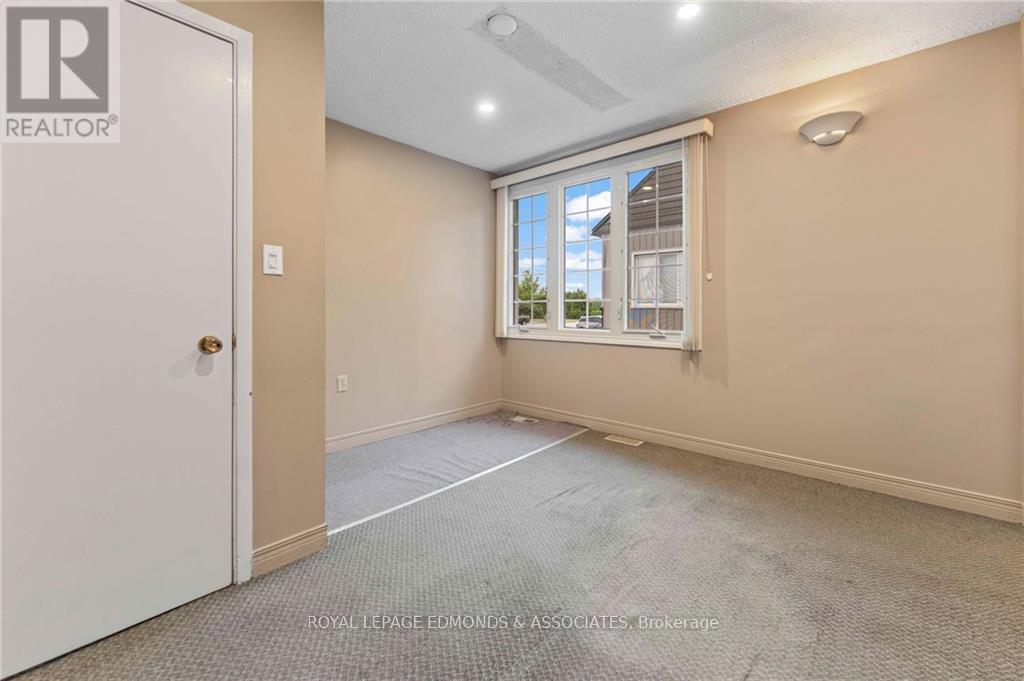 856 Pembroke Street E Property Photo 8