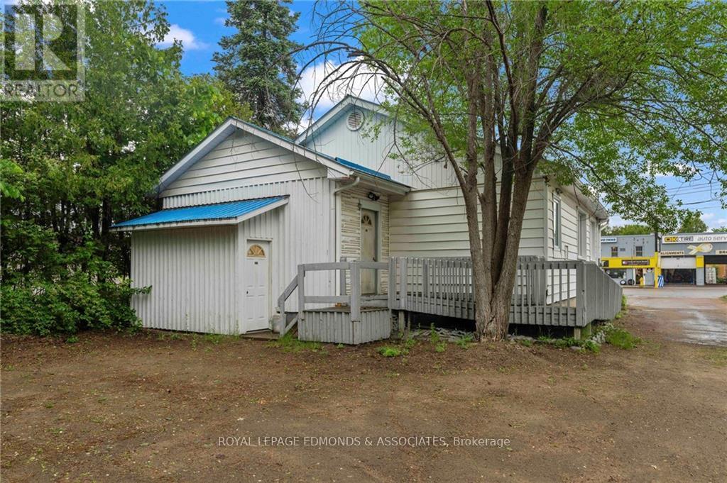 856 Pembroke Street E Property Photo 14