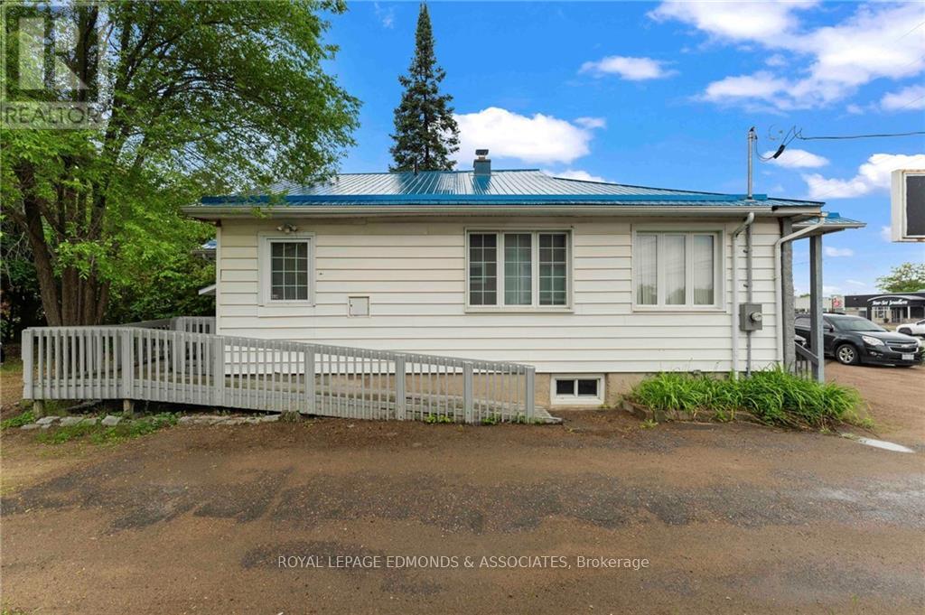 856 Pembroke Street E Property Photo 15