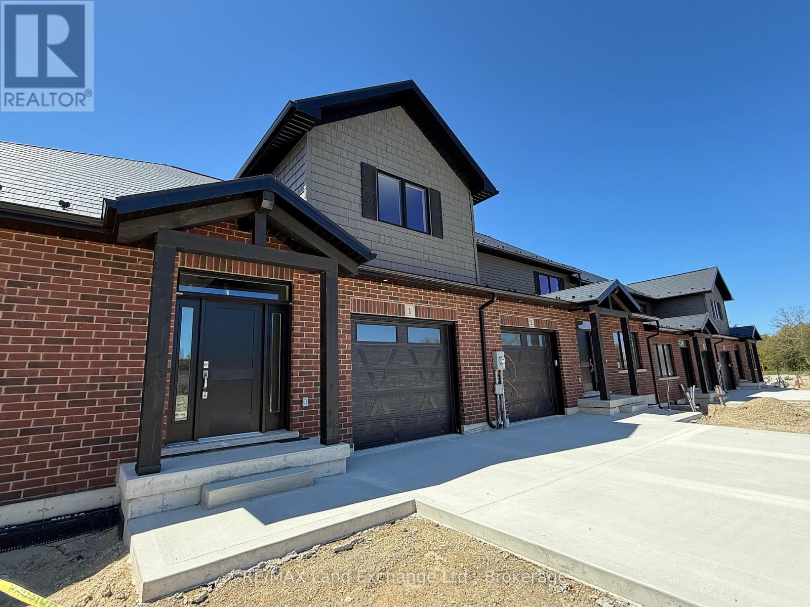 Unit 1 - 8 Golf Links Road Property Photo 1