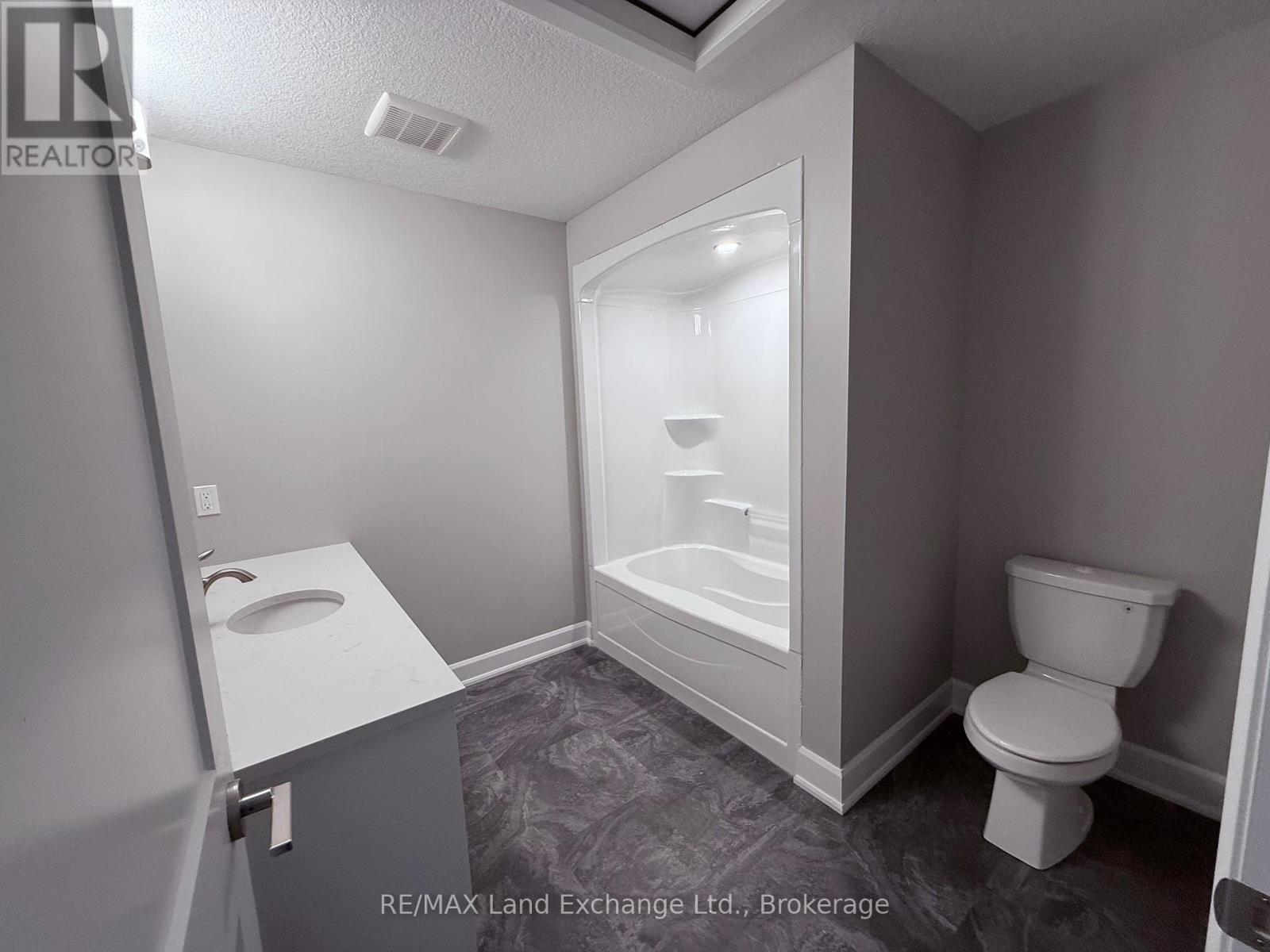 Unit 1 - 8 Golf Links Road Property Photo 20