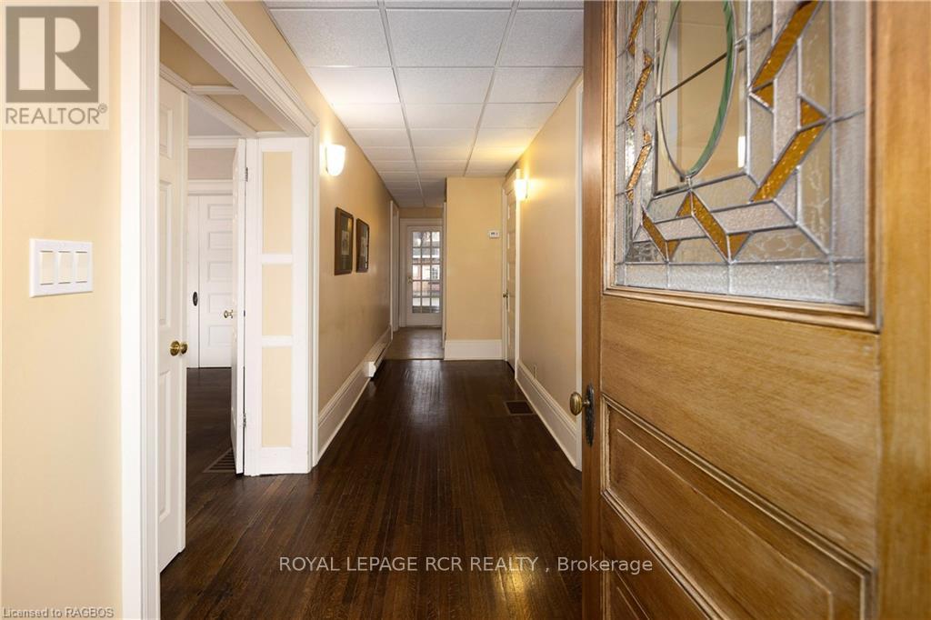 249 10th Street W Property Photo 4