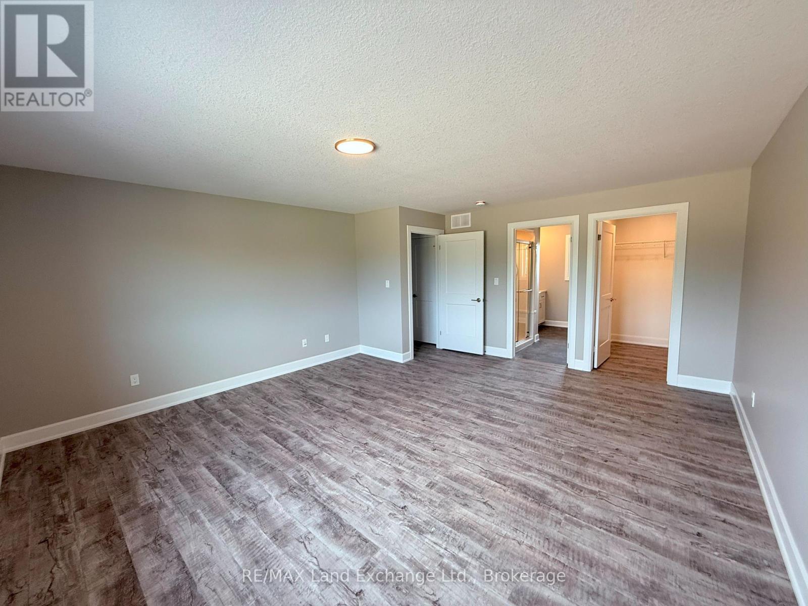 Unit 3 - 8 Golf Links Road Property Photo 5