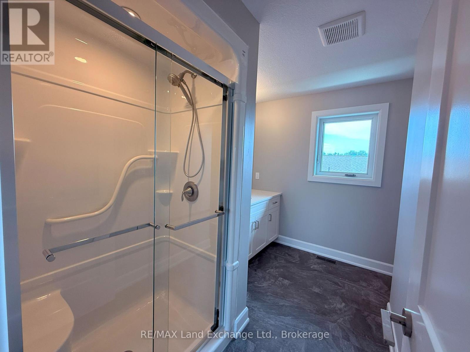 Unit 3 - 8 Golf Links Road Property Photo 6