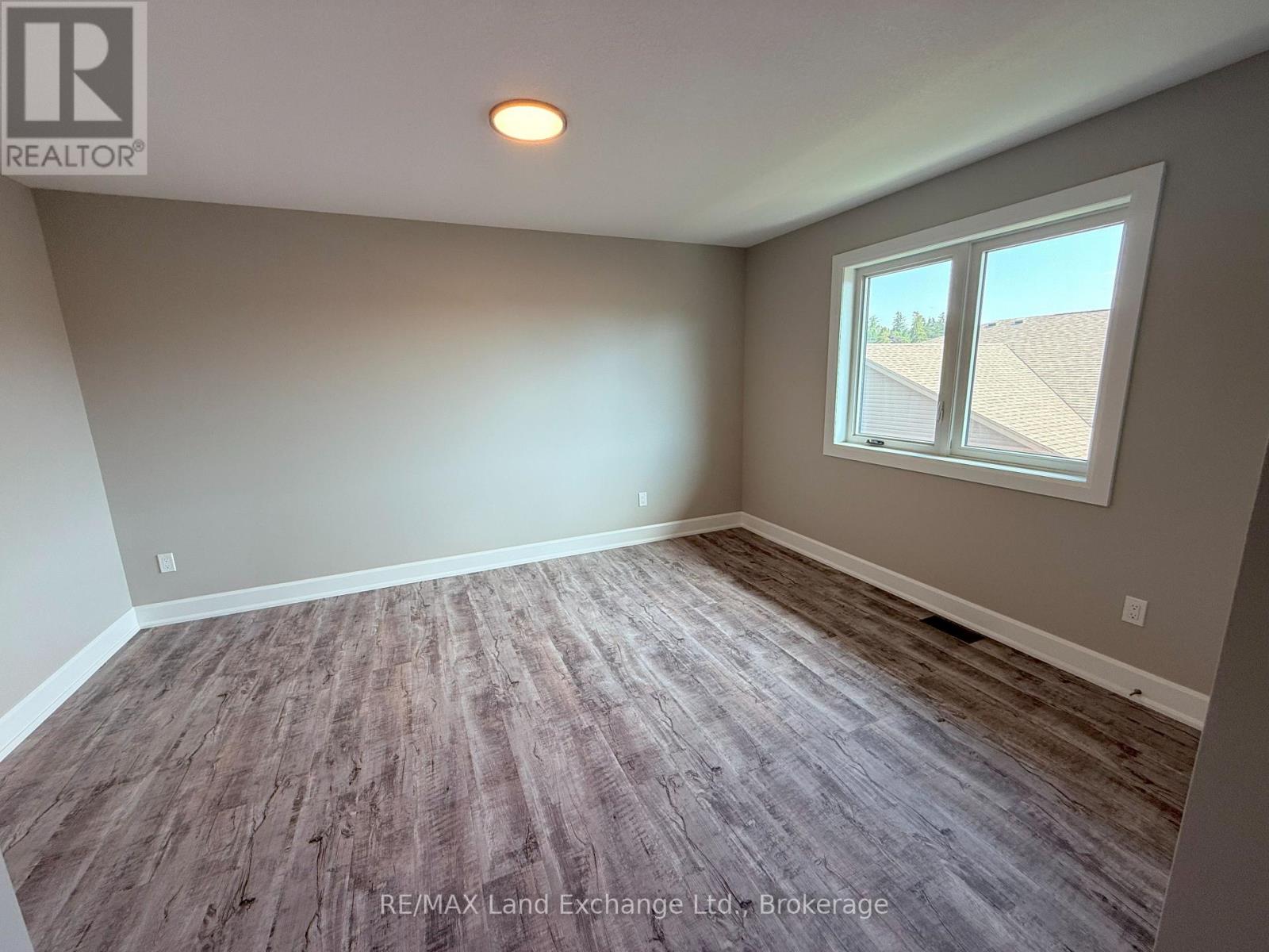 Unit 3 - 8 Golf Links Road Property Photo 8