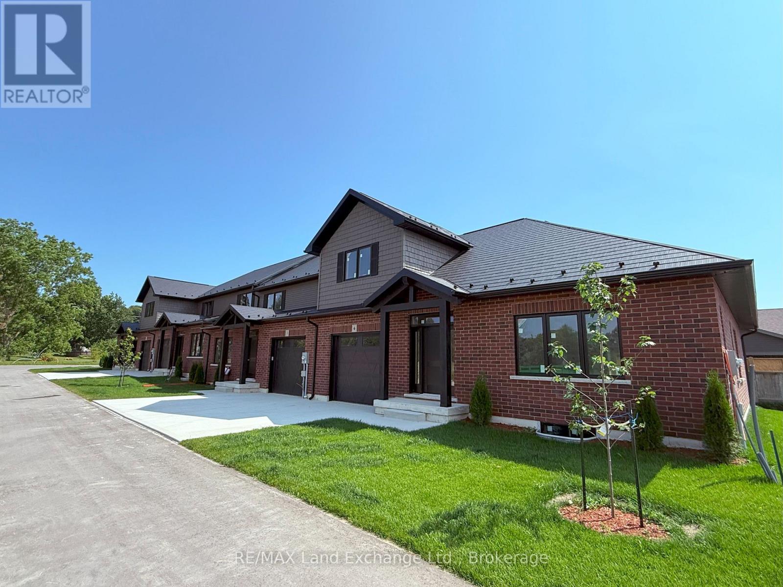 Unit 4 - 8 Golf Links Road Property Photo 2
