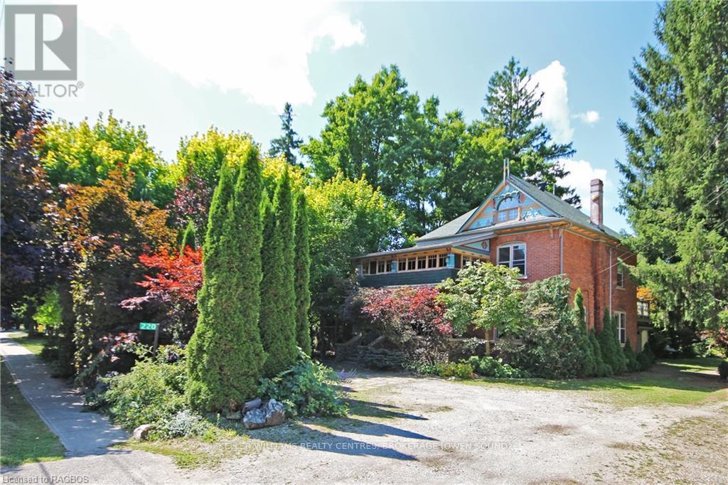 220 MARSH STREET Property Photo 1