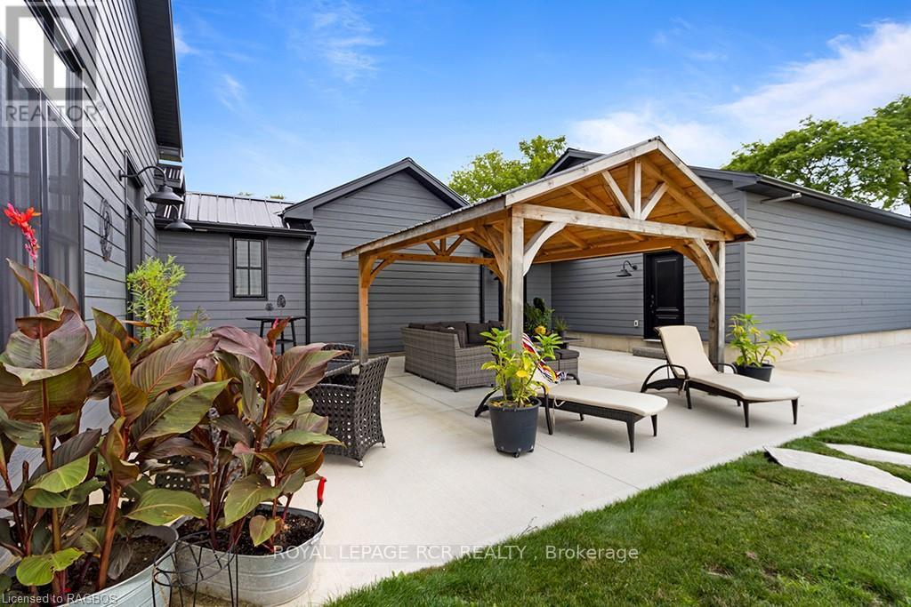408082 Grey 4 Road Property Photo 5