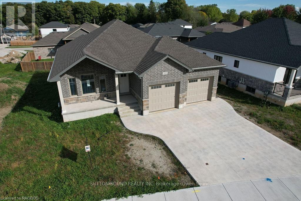 335 6th Avenue W Property Photo 8