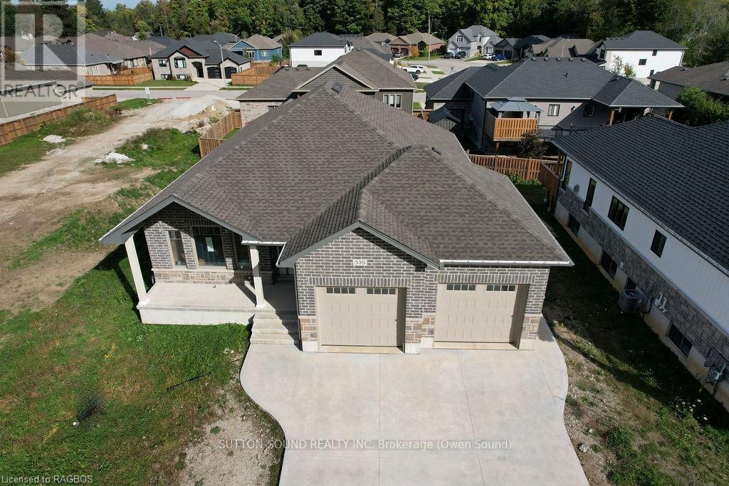 385 6TH AVENUE W Property Photo 1