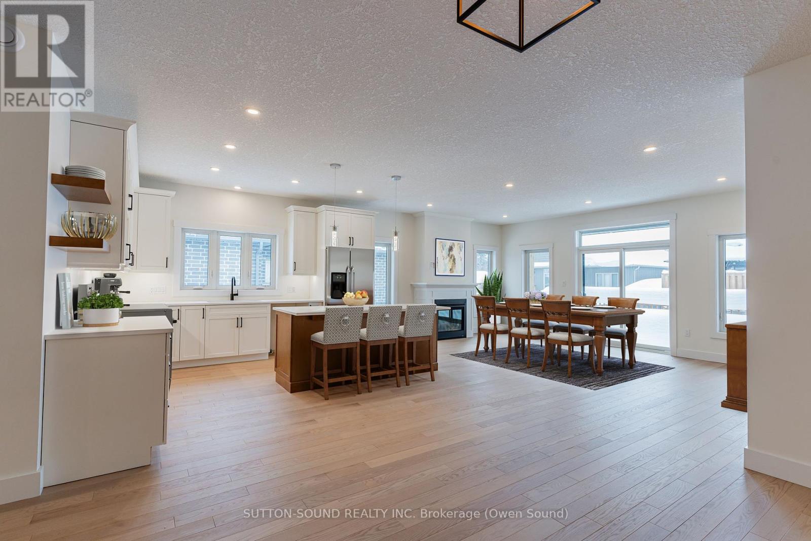 325 6th Avenue W Property Photo 13