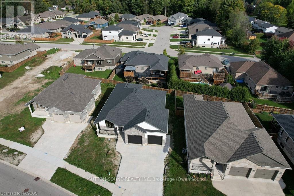 325 6th Avenue W Property Photo 15