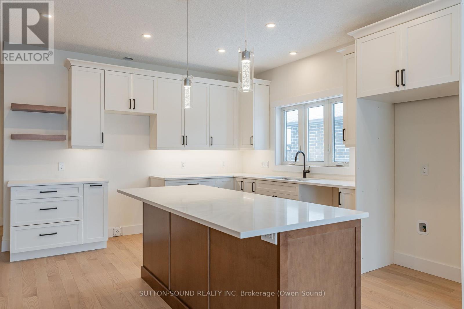 325 6th Avenue W Property Photo 28