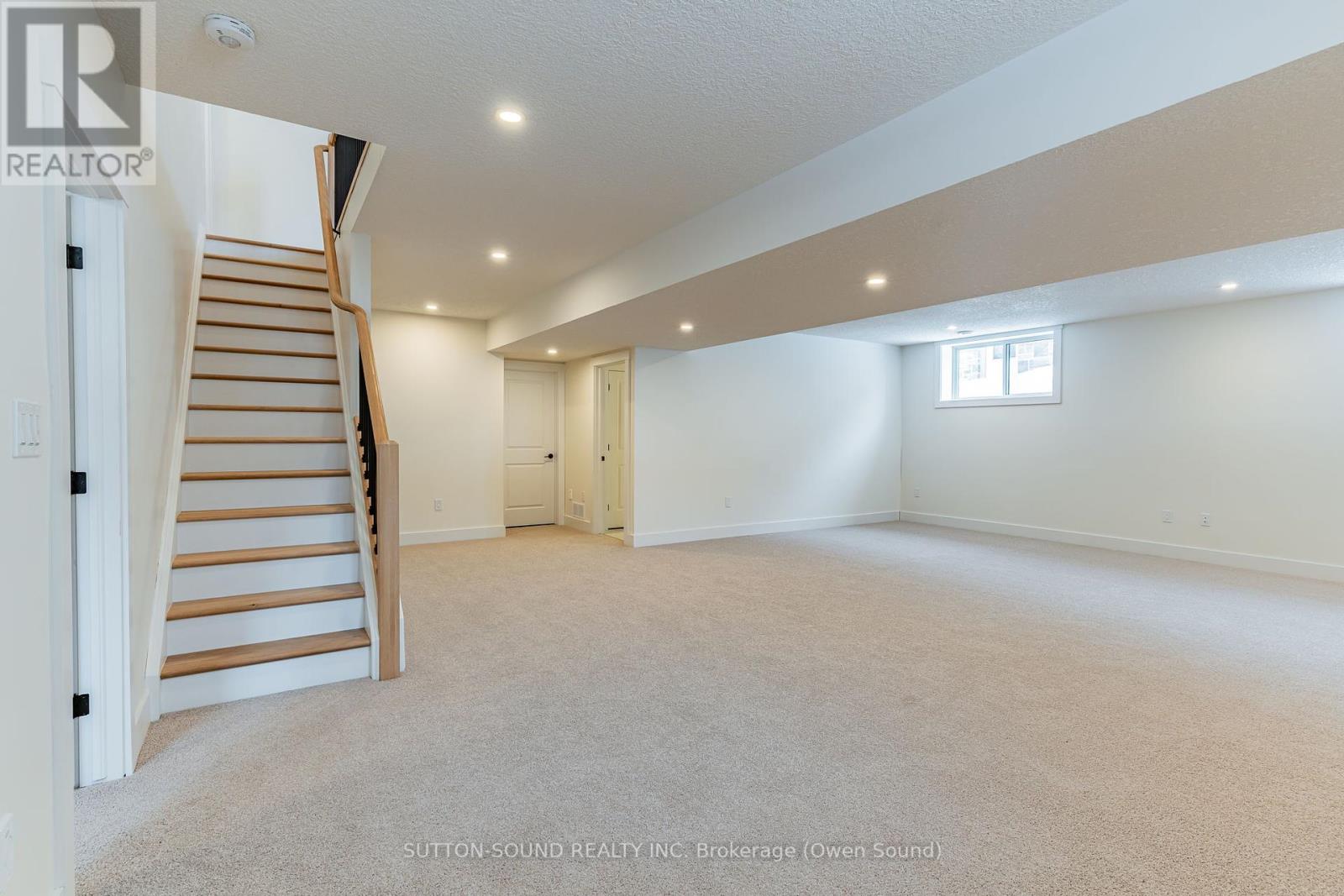 325 6th Avenue W Property Photo 35