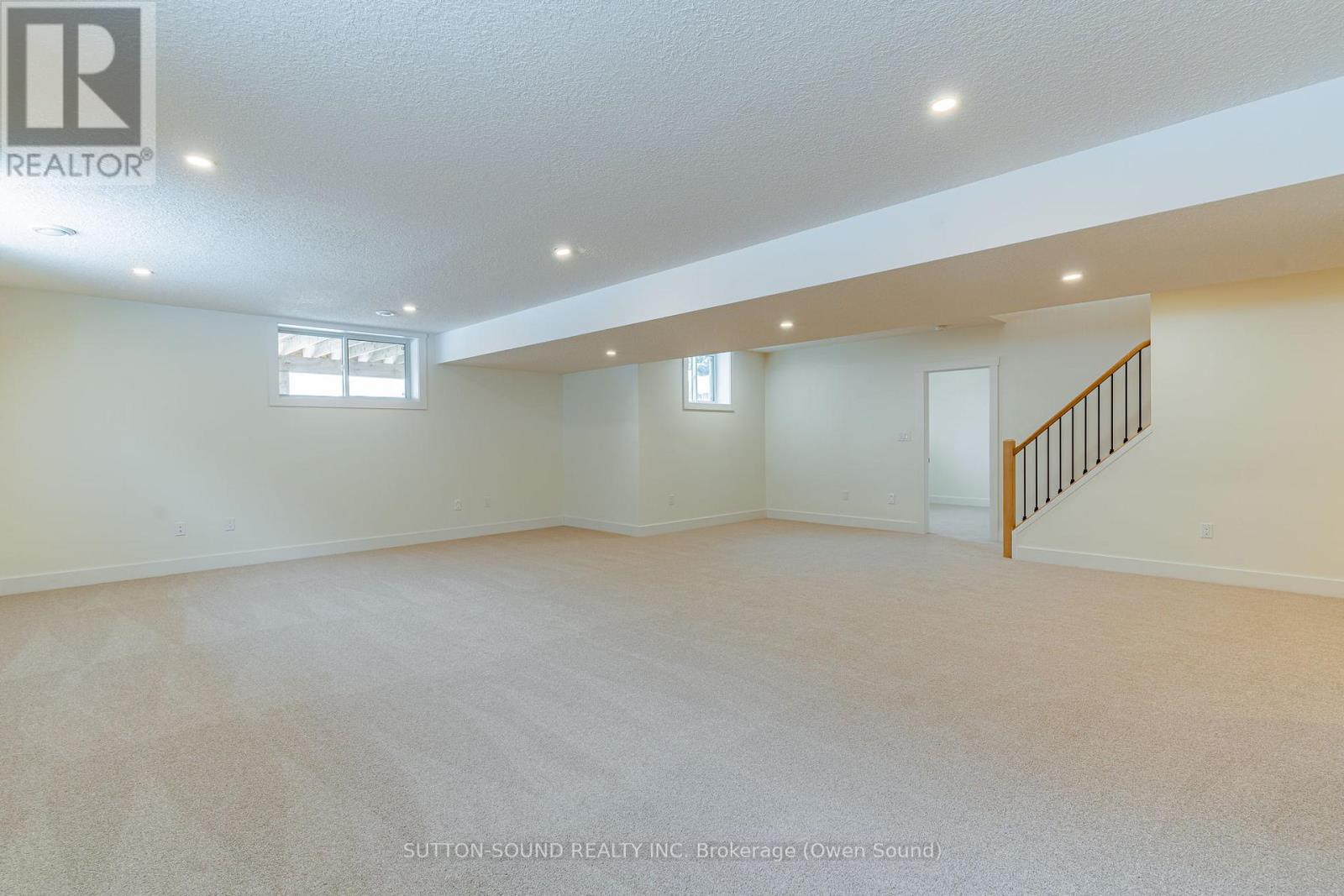 325 6th Avenue W Property Photo 37