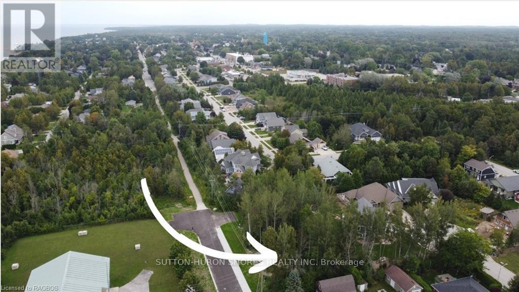 286 Grosvenor Street S Property Photo 3