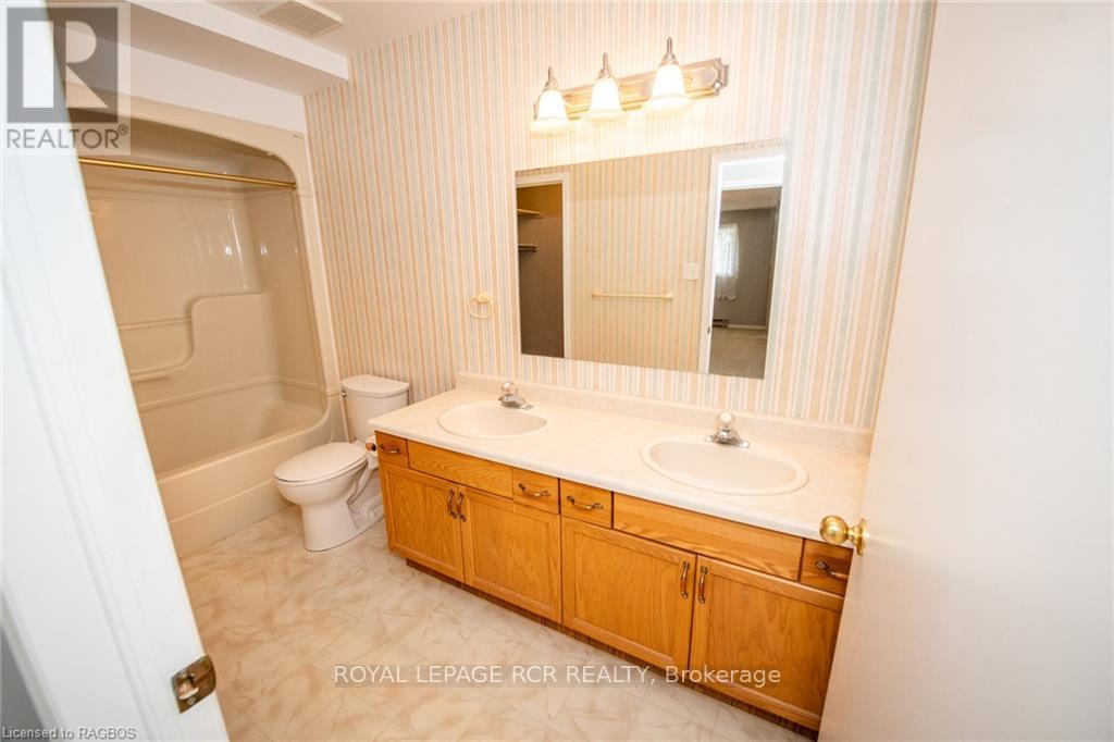 302 - 440 Durham Street W Property Photo 32