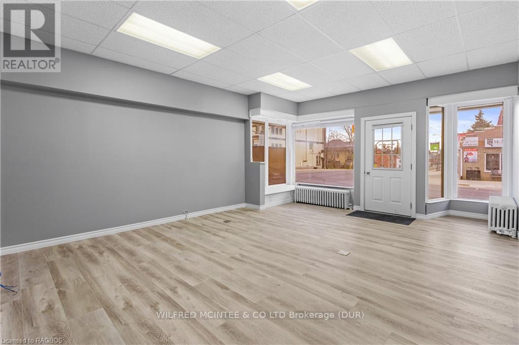 4 Elora Street N Property Photo 1