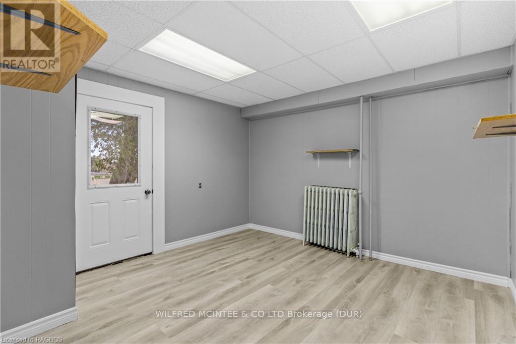 4 Elora Street N Property Photo 7