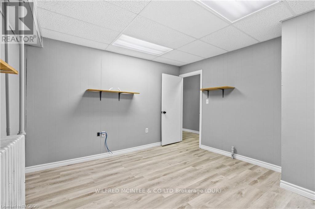 4 Elora Street N Property Photo 8