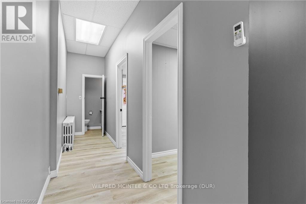 4 Elora Street N Property Photo 11