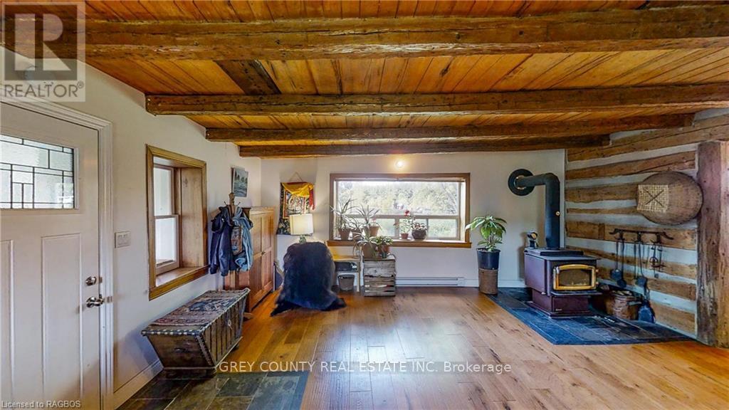 520299 Thistlewood Road Property Photo 7