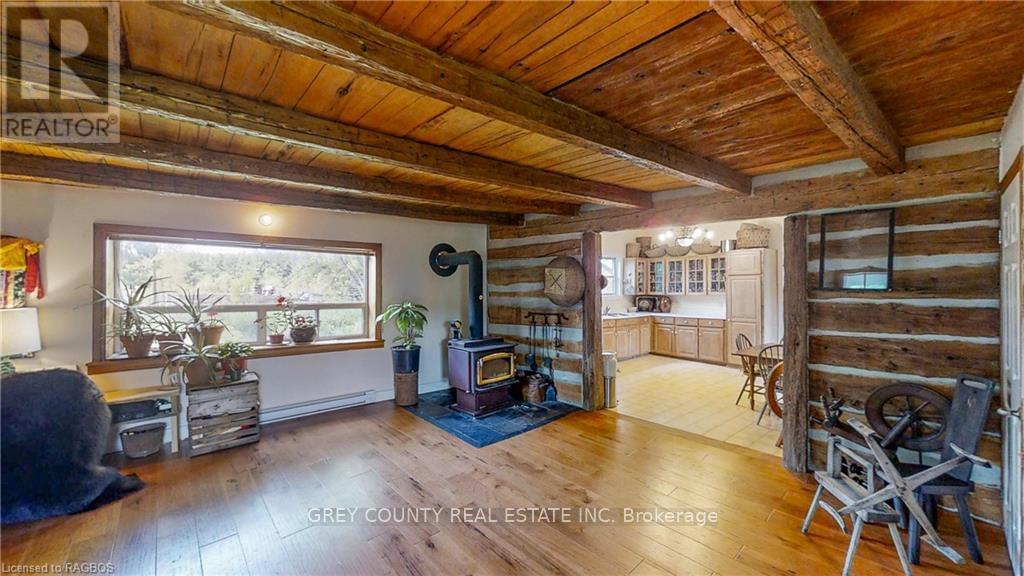 520299 Thistlewood Road Property Photo 8