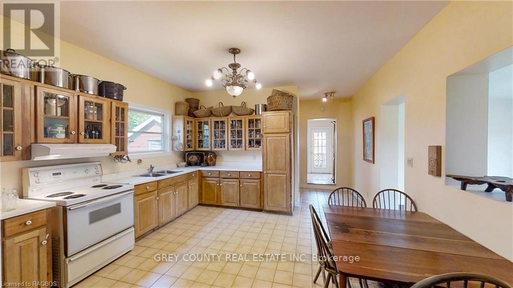 520299 Thistlewood Road Property Photo 12