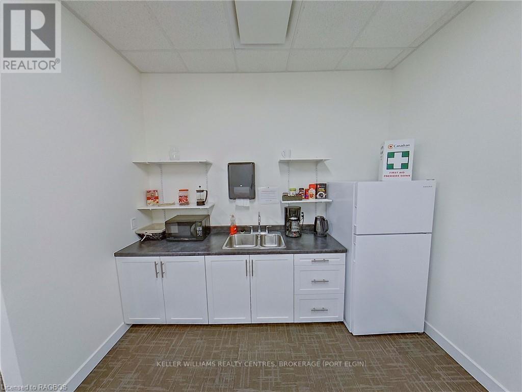 114 - 1020 Goderich Street Property Photo 11