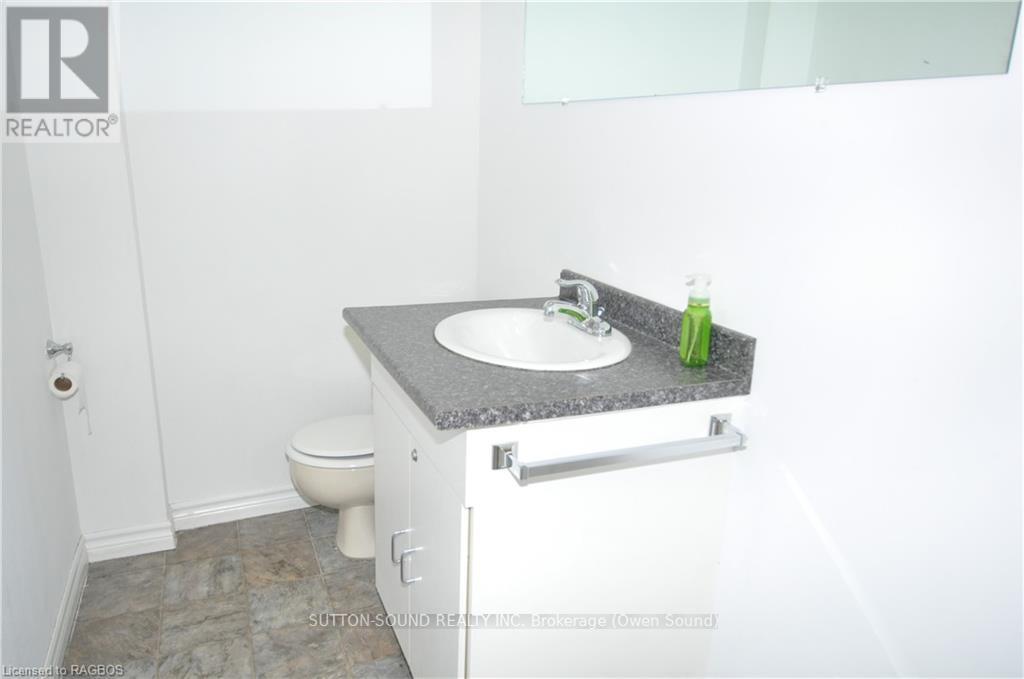 992 2nd Avenue E Property Photo 10