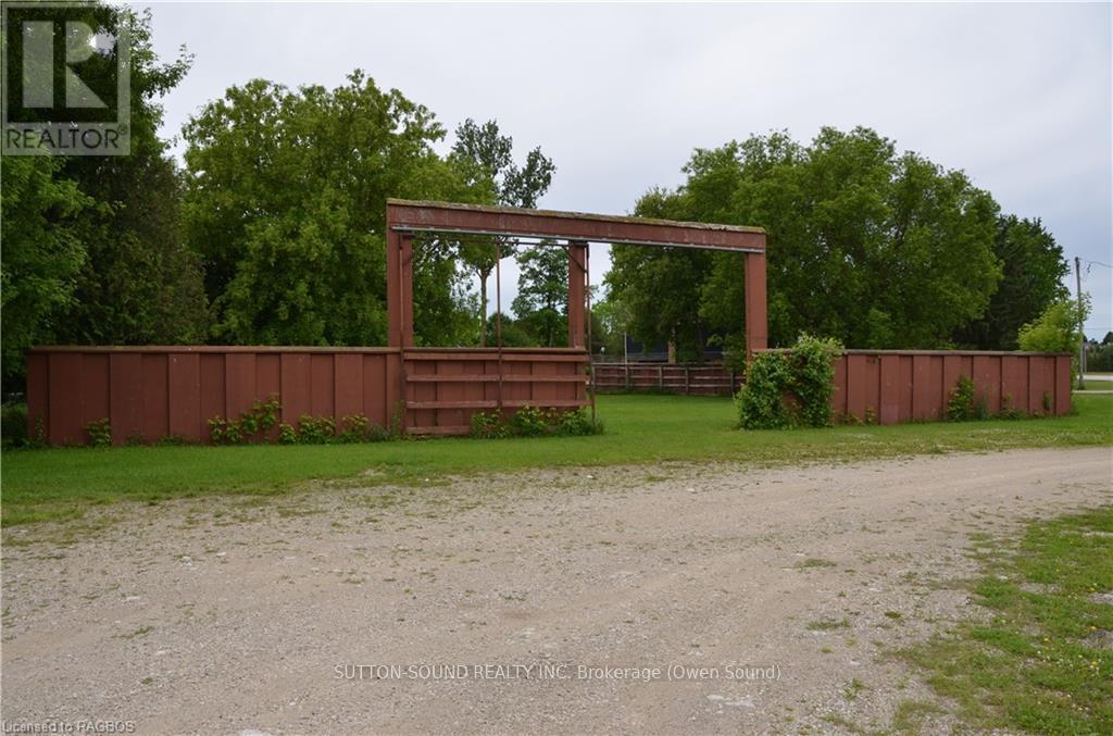 402432 Grey Road 4 Property Photo 8