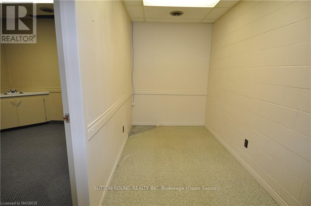 10 - 945 3rd Avenue E Property Photo 3