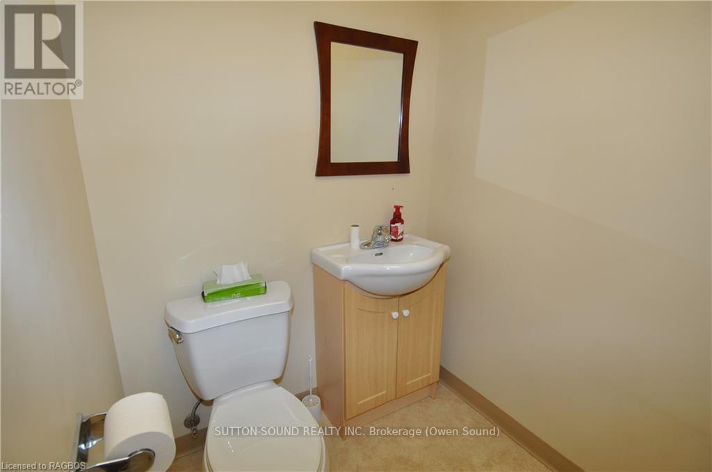 202a - 945 3rd Avenue E Property Photo 2