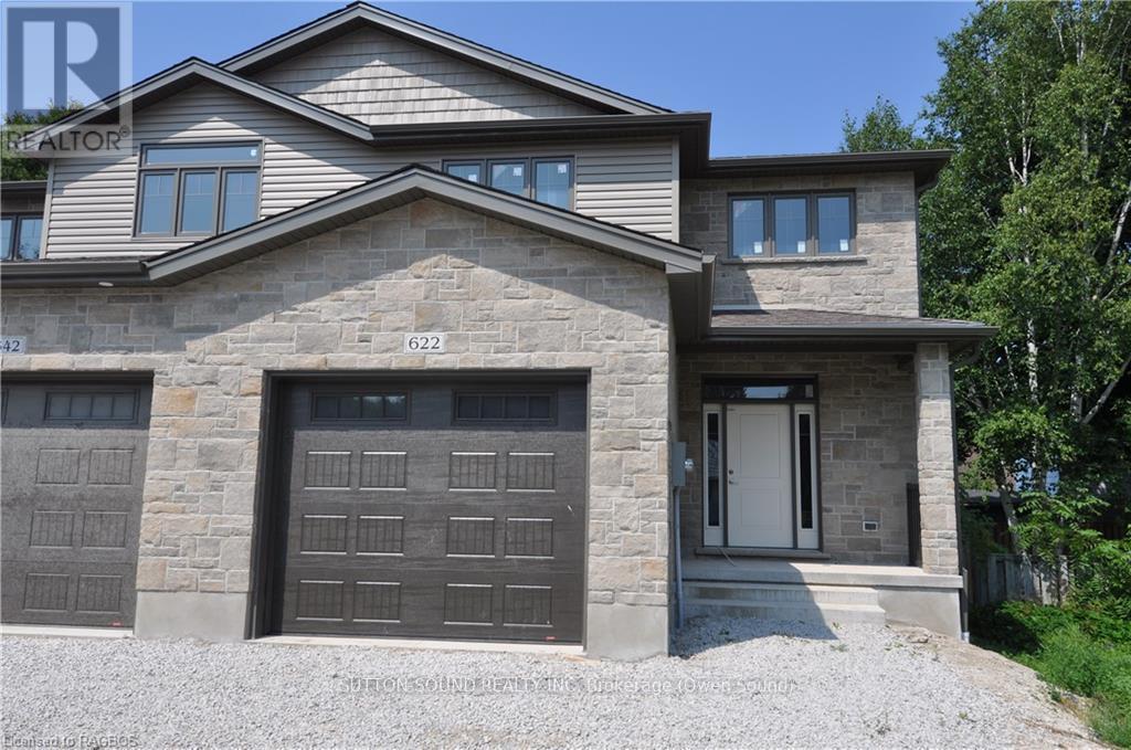 622 8th Street W Property Photo 1