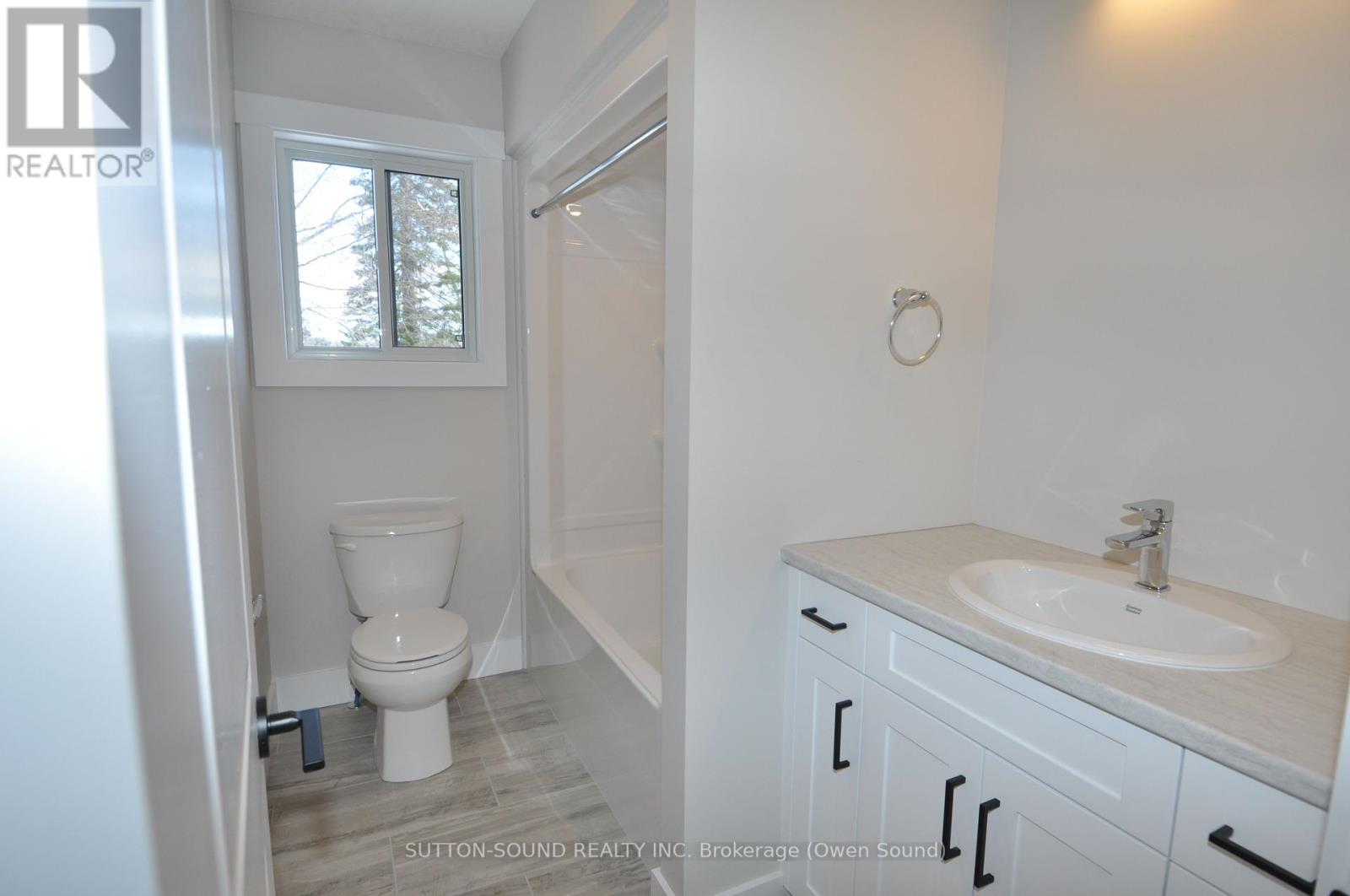 622 8th Street W Property Photo 11