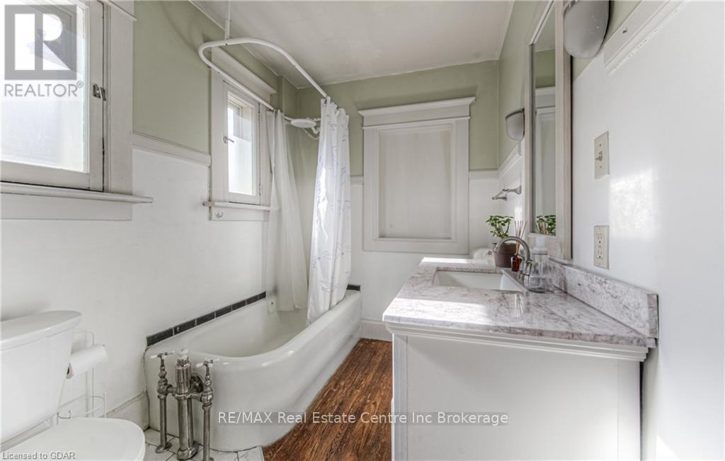 390 Main Street W Property Photo 26