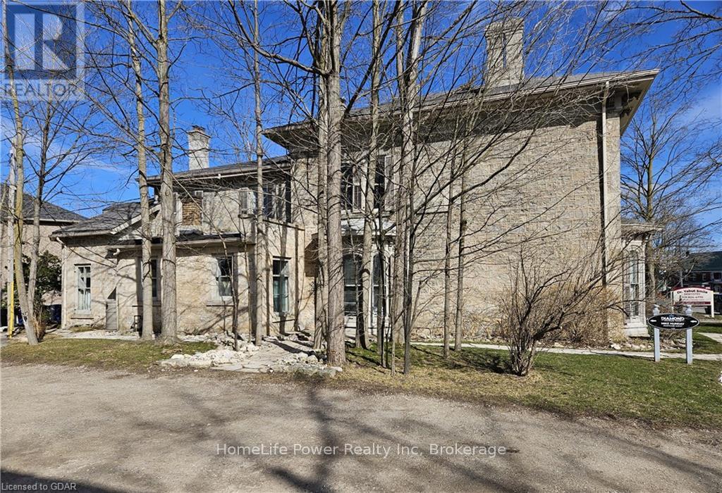 221 Woolwich Street Property Photo 4