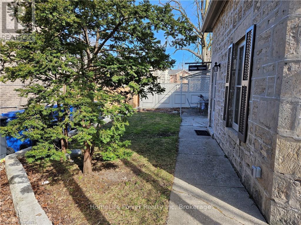 221 Woolwich Street Property Photo 8