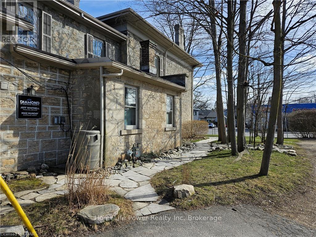 221 Woolwich Street Property Photo 9