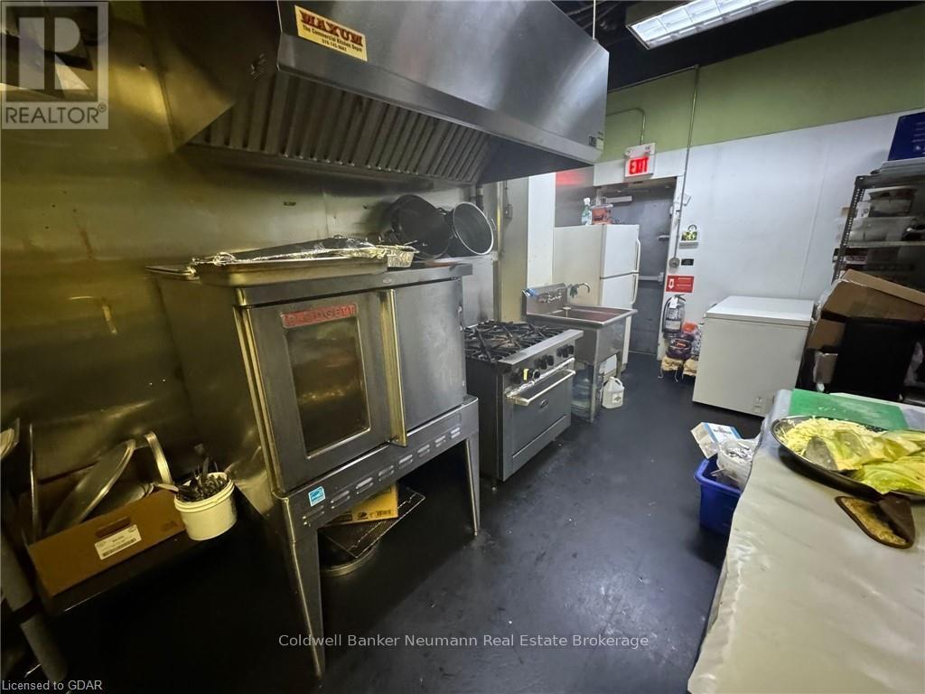 B9 - 221 Woodlawn Road W Property Photo 12