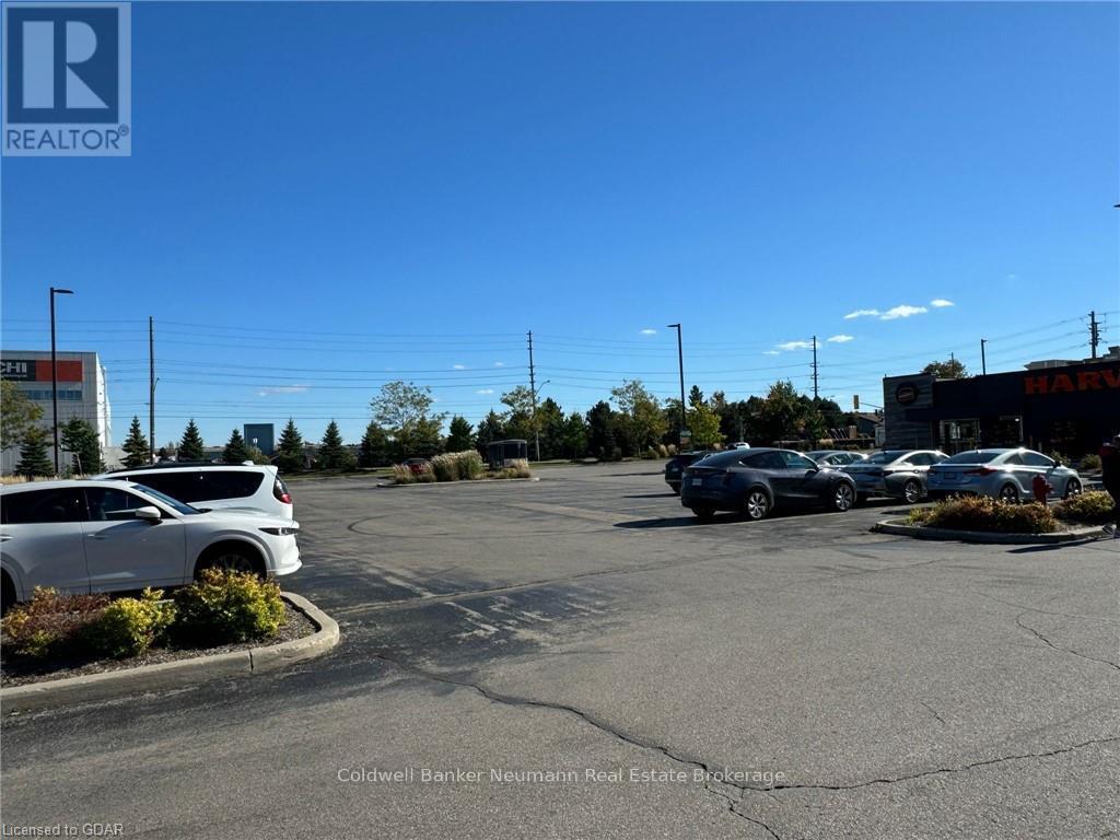 B9 - 221 Woodlawn Road W Property Photo 27
