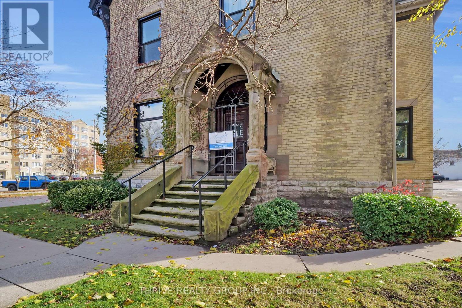 533 Queens Avenue Property Photo 1