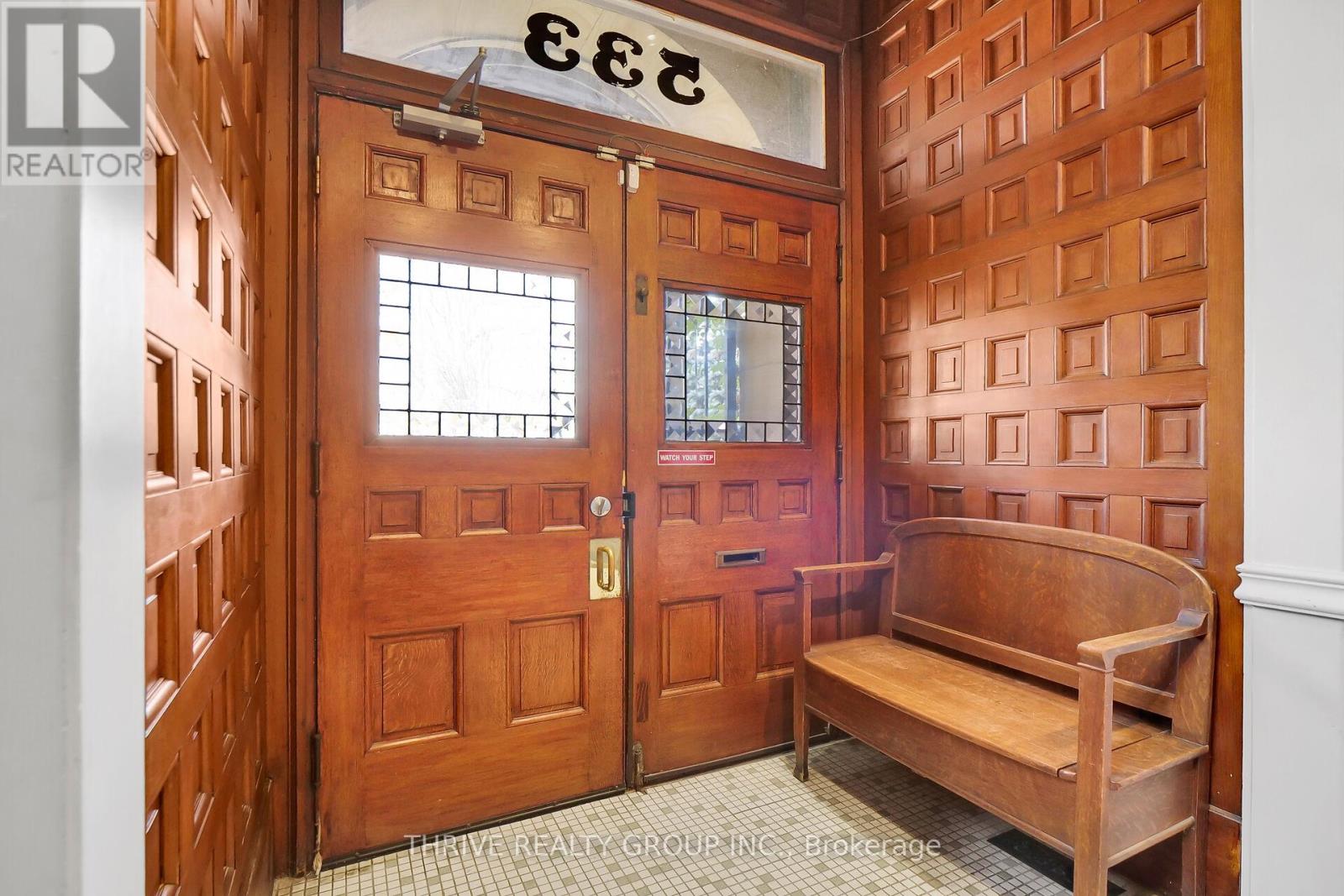 533 Queens Avenue Property Photo 4
