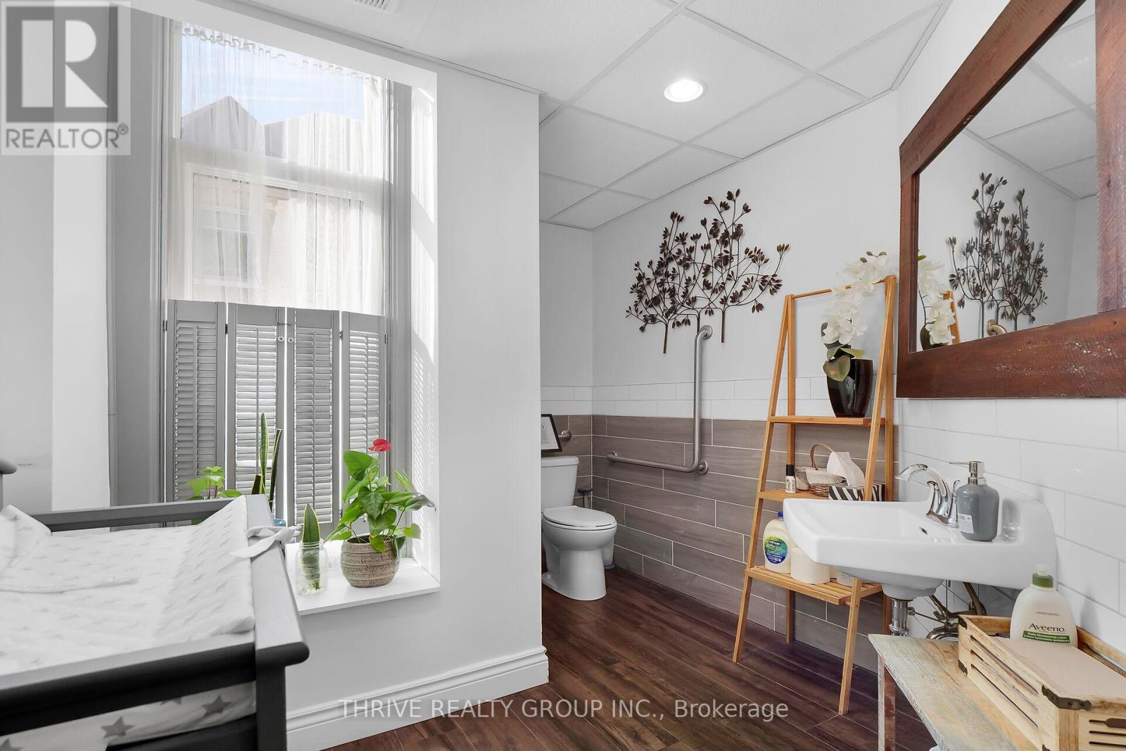 533 Queens Avenue Property Photo 14